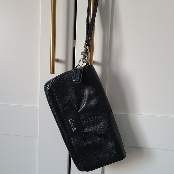 Coach Handbags - Black leather Coach wristlet